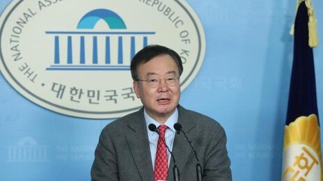 ‘文-트럼프 통화 유출’ 강효상 前의원 징역6월 집유1년 확정