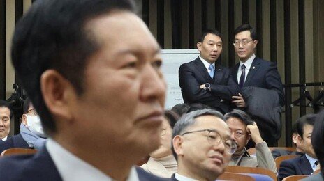 ‘검찰 개혁’ 갈라진 與… “대통령 협박” “李도 배신자” 정면충돌