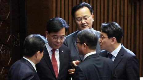 與野, 대미투자특별법 합의 통과로 화기애애 분위기 연출