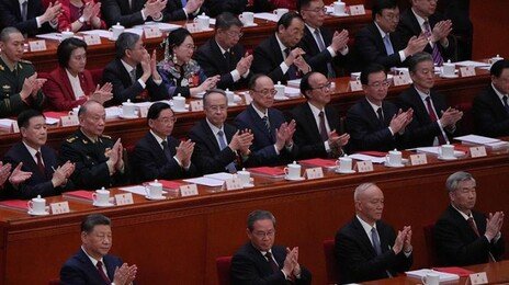 막 내린 中 양회… “AI경제로 체질 개선, 4년내 全산업에 도입”