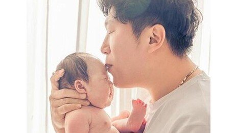 장기기증으로 5명 살린 아빠…‘생후 60일’ 딸 품에 안은 사진