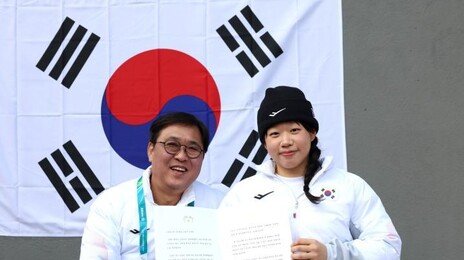 李대통령 “김윤지 은메달 축하…첫 올림픽 출전 믿기지 않을 성과”