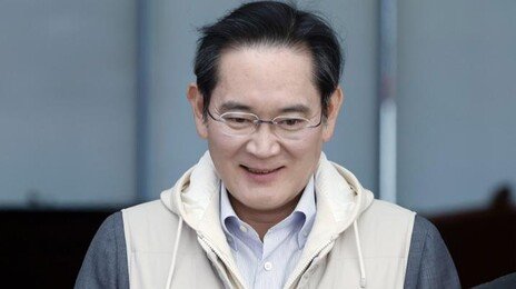 이재용, 귀국길 또 패딩조끼 입었다…알고보니 작년에 ‘그 조끼’