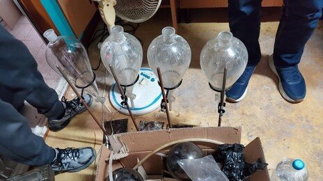 ‘브레이킹 배드’ 현실로…마약원료 밀수해 주택가서 제조한 베트남 조직