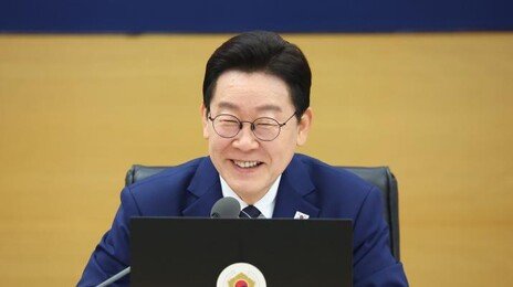 李 “주유소서 안 쫓겨나나” 김정관 “덩치 좋은 직원과 다녀”
