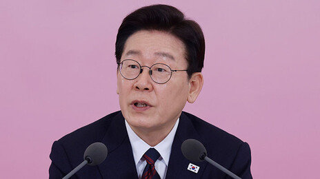 李 “고용유연성 가야 할 길…기업은 정규직 뽑고 사회안전망 뒷받침”