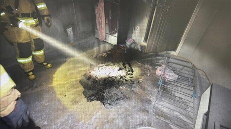 “층간소음 때문에”…이웃집 문 부수고 불 지른 60대