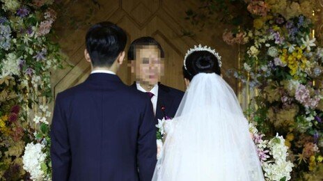 지난해 24만 쌍 결혼, 3년 연속 증가세…‘연상연하’ 부부 첫 20% 넘어
