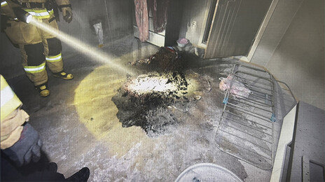 “층간소음에”…소화기로 이웃집 문 부수고 불질러