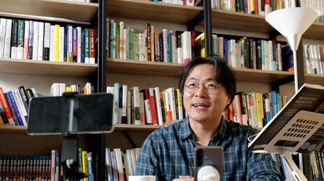 “책 리뷰-배당금으로 월 500만 원… 만족도 1000% ‘덕업’일치 은퇴생활”