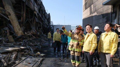 李, 대전 화재현장 방문… “2차 사고 안 나게 챙겨달라” 당부