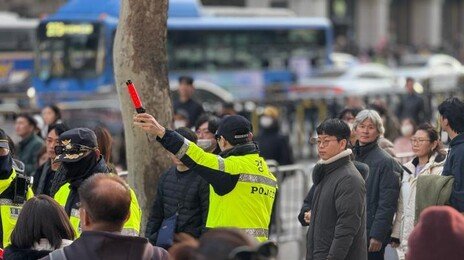 “식사도 서둘러 끝냈다”…BTS 공연 앞둔 광화문 안전요원