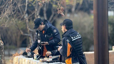 “식사도 서둘러 끝냈다”…BTS 공연 앞둔 광화문 안전요원