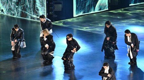 NYT “놀랍게 질서정연” BBC “광화문, 개선문 연상”…외신, BTS 콘서트 집중 조명