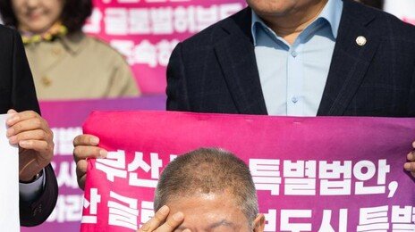 李, 노인 무임승차 출퇴근 시간 제한 검토 지시에…박형준 “노인 짐짝 취급하나”
