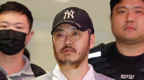 ‘마약왕’ 박왕열 필리핀서 송환…질문 공세 취재진에 “넌 남자도 아냐”