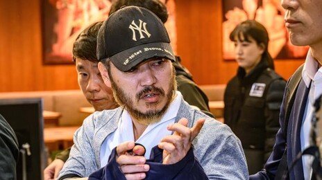 ‘마약왕’ 박왕열 필리핀서 송환…질문 공세 취재진에 “넌 남자도 아냐”