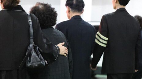 대전 참사 희생자 눈물의 첫 발인…합동감식 닷새째, 원인 규명은 아직