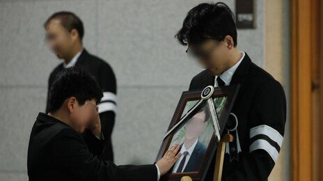 “아빠, 나 여기 있어”… 대전 공장 화재 희생자 눈물 속 첫 발인