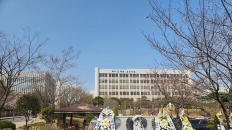 “철제 검시대서야 평온해보인 아기” 구형 검사도 울었다