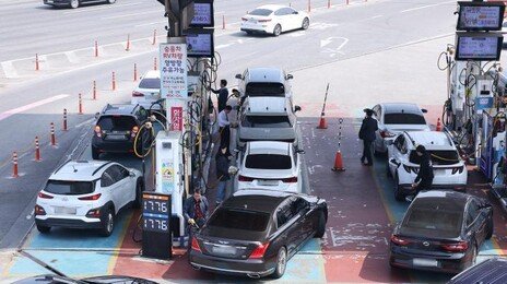 “하루새 올랐다”…2차 최고가격제 첫날 주유소 인증, 유가앱 접속 폭주