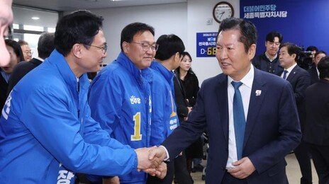 범여권 ‘친노 적자’ 경쟁 본격화… 연대 희미해진 민주-조국당