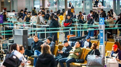 “여름 휴가, 유럽은 못 가겠네”…전쟁에 항공권 최대 560% 폭등