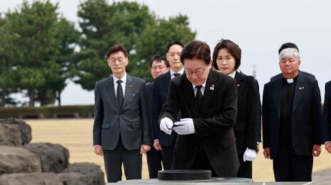제주 찾은 李 “국가폭력, 나치처럼 영구 책임… 훈장 박탈 당연”