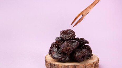 “변비 음식인 줄 알았는데”…푸룬, 뜻밖의 효과 주목