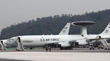 이란 공격에 4500억 짜리 美 ‘하늘의 눈’ E-3 첫 파괴