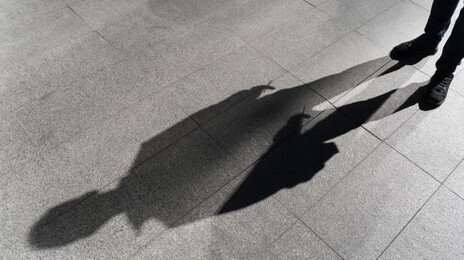 “여친 안 때렸다” 발뺌하던 20대, 도로서 혈흔 확인돼 체포