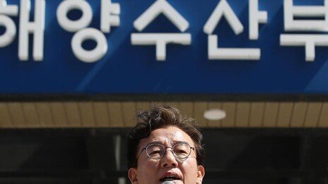 부산시장 출마 전재수, 본인 지역구에 “하정우 같은 새 세대 기대”