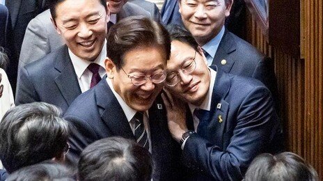‘선거용 인증샷’ 찍은 與의원들…박주민 포즈에 폭소