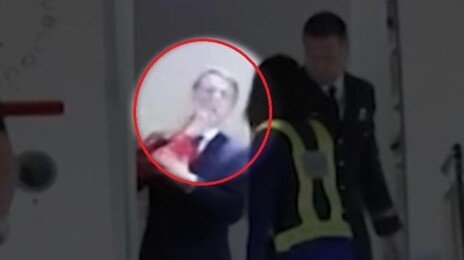 트럼프 “마크롱, 아내에게 학대당해”…파병 거부 비난하며 조롱