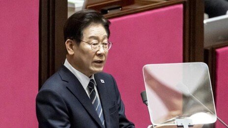 李 대통령 지지율 67%…민주 48%·국힘 18%