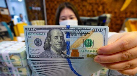 3월 외환보유액 약 40억 달러 줄어, 지난해 4월 이후 11개월만에 최대폭 감소
