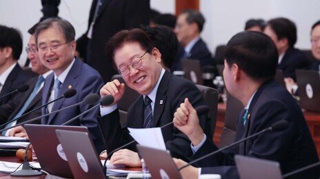5월 1일 노동절 ‘법정 공휴일’ 확정…학교·관공서 다 쉰다