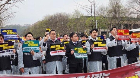 변협 “변호사 수 줄여야” 성명…로스쿨협 “곧 대규모 은퇴” 반박