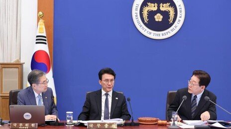 靑 “이란 인도적 지원-호르무즈 통과 연계 없어”