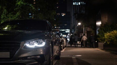 이젠 길가는데 강도질…외국인 현금 빼앗아 달아난  2인조 추적 중