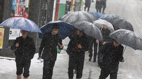日서도 교복은 ‘등골 브레이커’…해결책은 생활복 아닌 ‘이것’