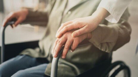 “가정형 호스피스, 사망 한달전 진료비 절반 줄여”