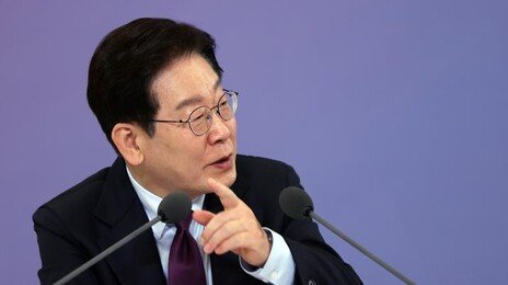 李 “기업이 비업무용 부동산 뭐하러 갖고 있나…보유 부담 안겨야”