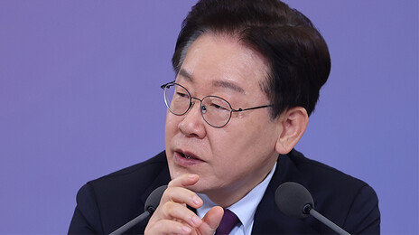 李 “똑같은 조건이면 비정규직이 보수 더 많이 받아야”