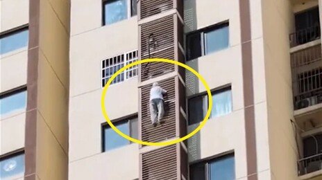 27층 외벽 타고 내려온 89세 할머니…“방에 갇혀 탈출 시도”