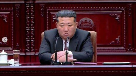 김정은, 마침내 사회주의 깃발을 버렸다!