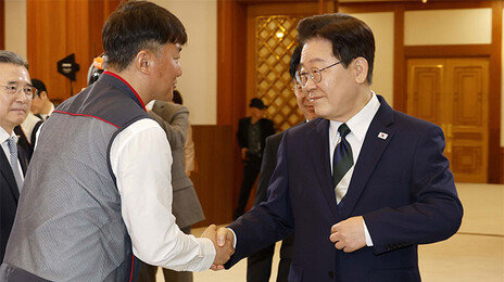 李, 비정규직 2년 기간제법에 “사실상 고용금지법 대안 필요”