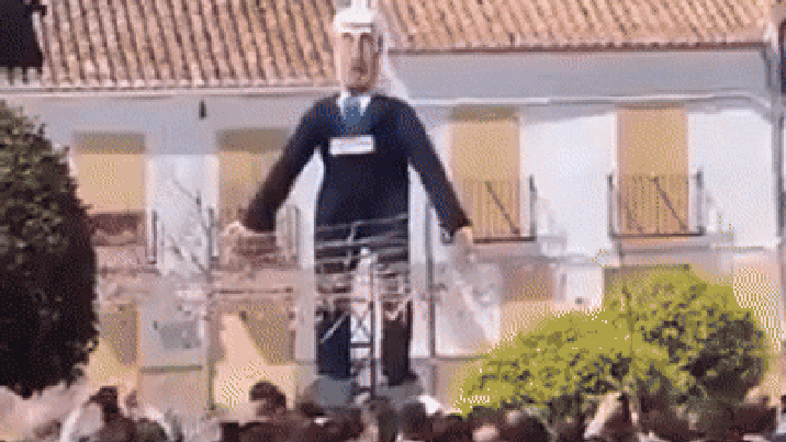 거대 ‘네타냐후 인형’ 터지자 환호…이스라엘 반발
