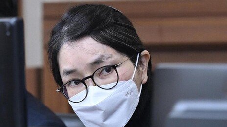 이진관 판사 “마스크 벗으세요”…김건희 “감기 심한데”