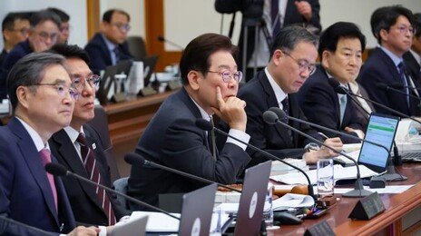 李 “지휘관이 빨간색이면 발끝까지 빨간색 만들라“…관료사회에 경고